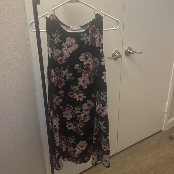 Short pocketed socialite floral dress - Picture 1 of 3